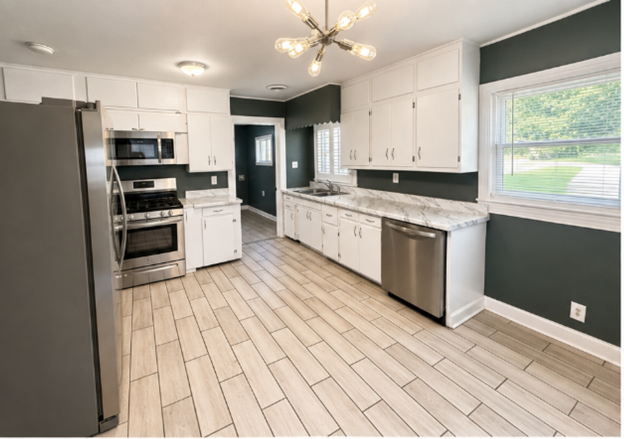 603 W 39th St - Photo 2 of 9
