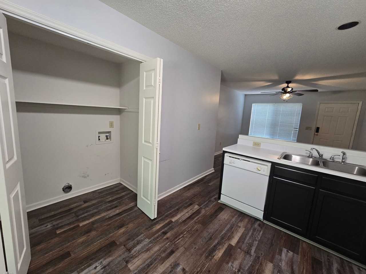 606 English Ct - Photo 3 of 12