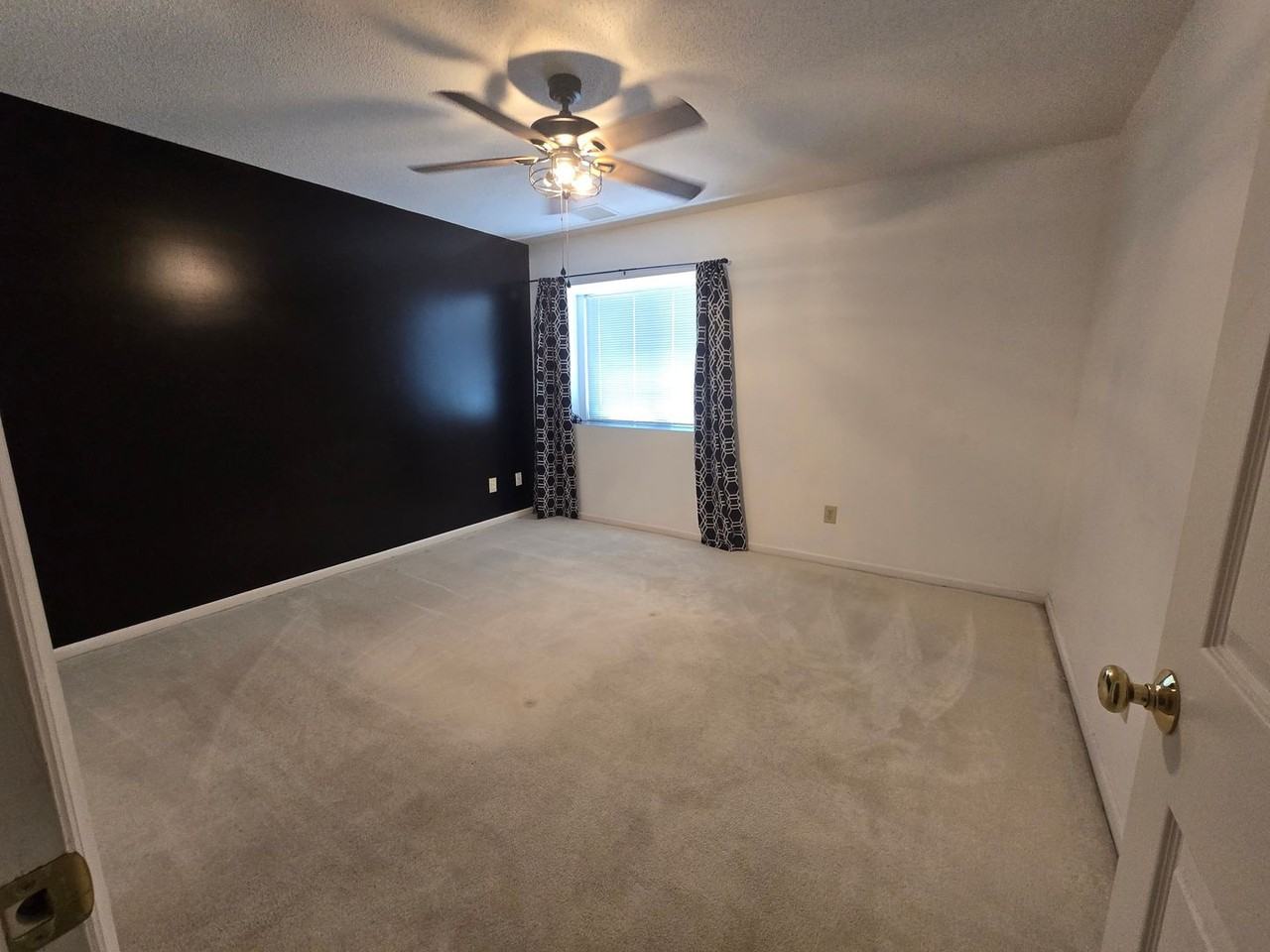 606 English Ct - Photo 7 of 12