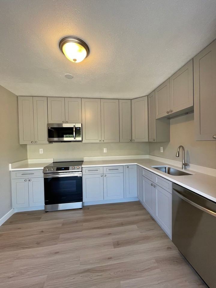 890 Revere St - Photo 3 of 22