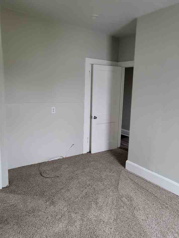 1104 Adams Ave - Photo 4 of 14