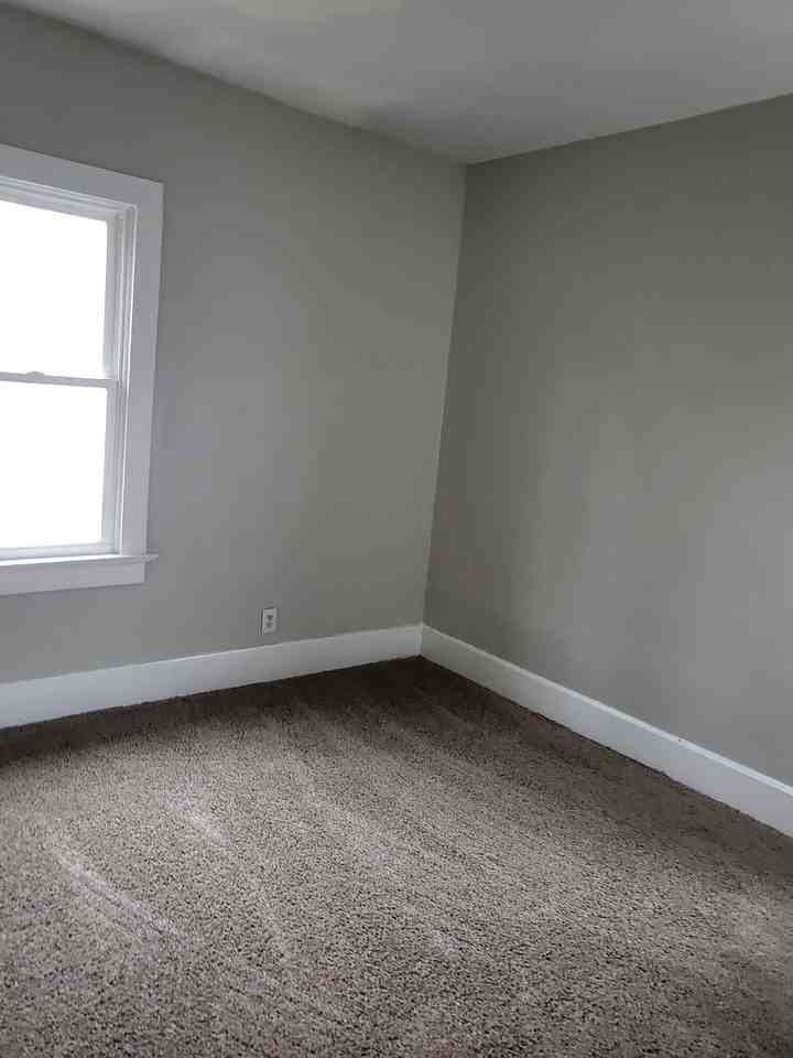1104 Adams Ave - Photo 5 of 14
