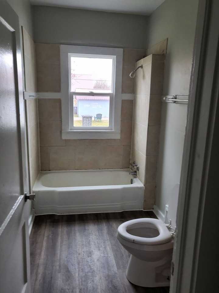1104 Adams Ave - Photo 7 of 14
