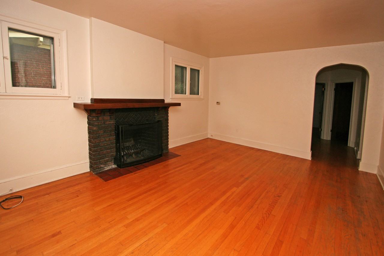 949 Monroe St - Photo 3 of 3