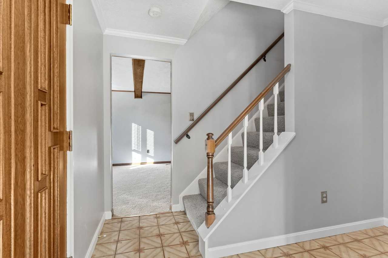 104 Erin Ct - Photo 3 of 27