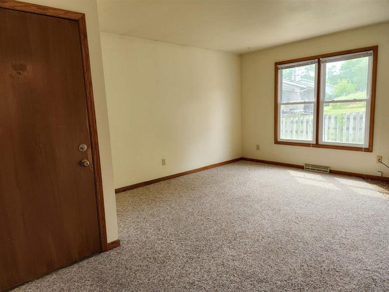 4 La Crescenta Cir - Photo 3 of 20