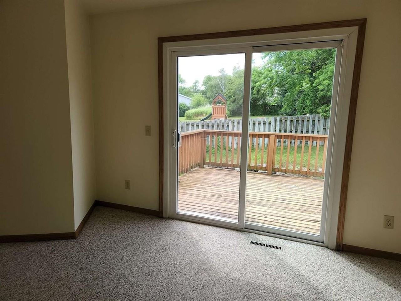 4 La Crescenta Cir - Photo 5 of 20