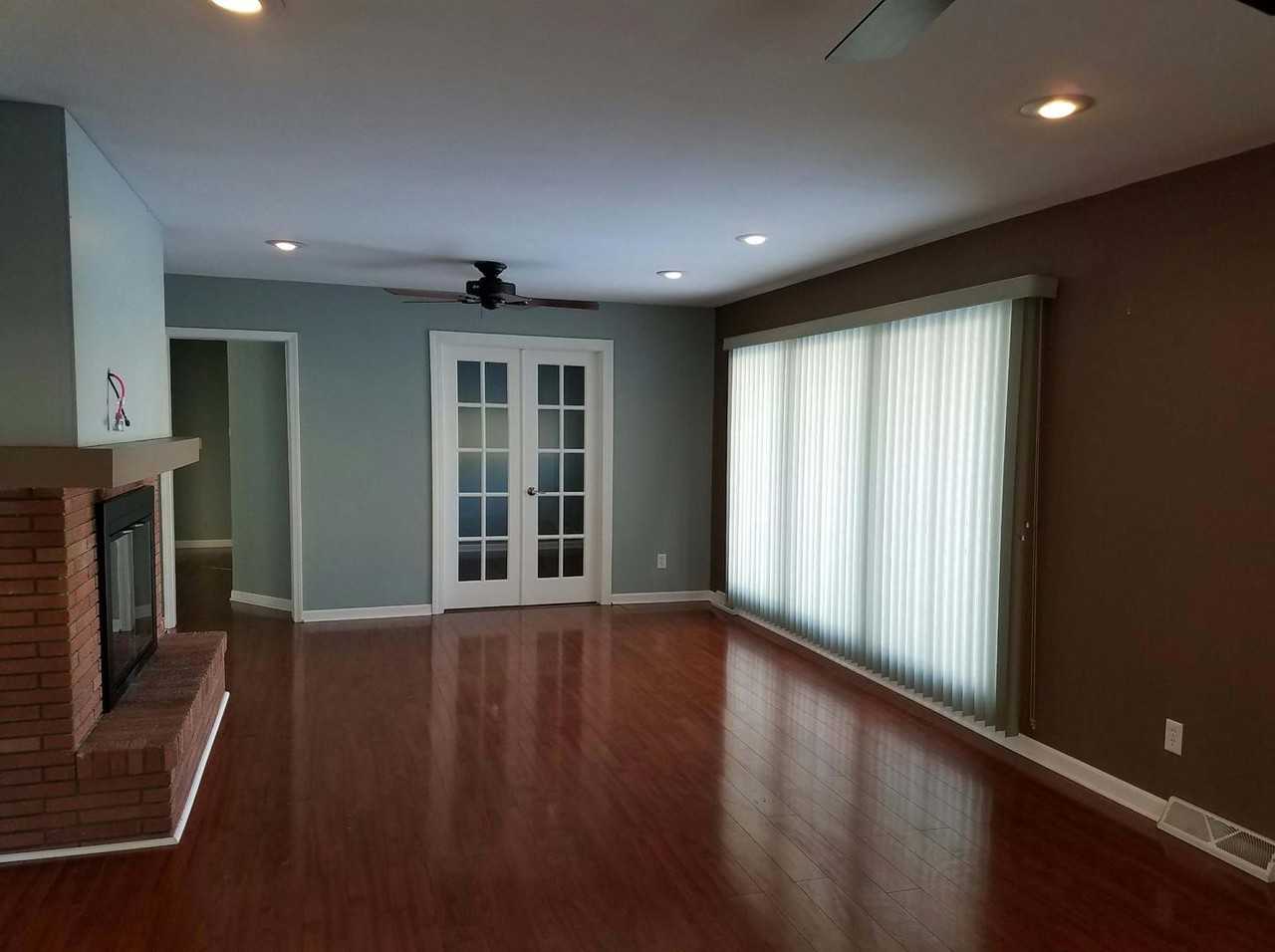 1006 Valley View Dr - Photo 3 of 19
