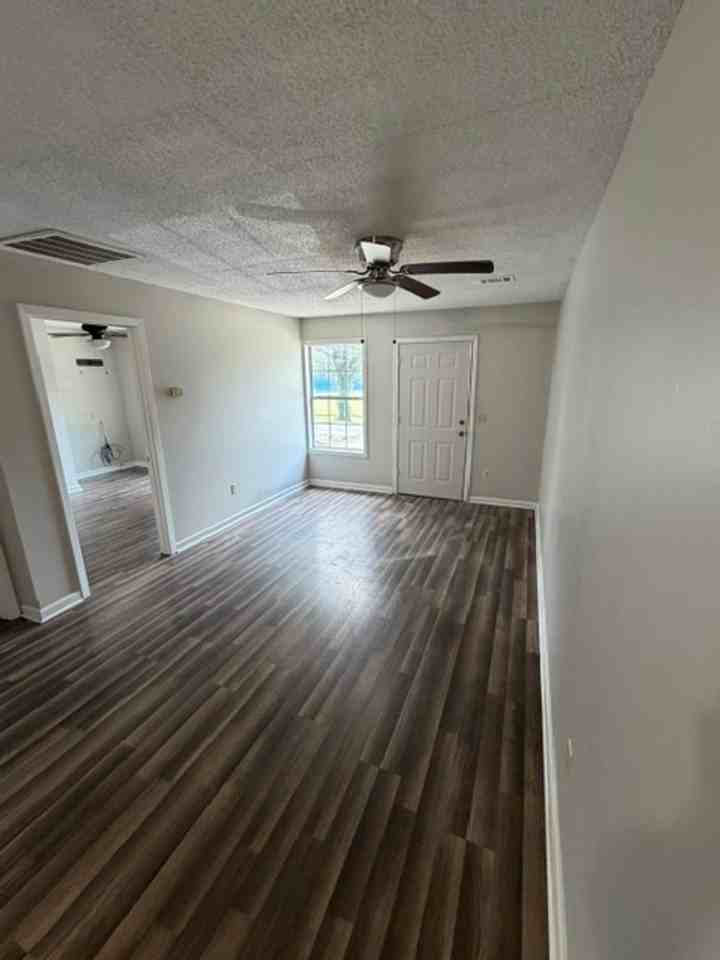 616 1/2 N Bayou Ave #B - Photo 2 of 12