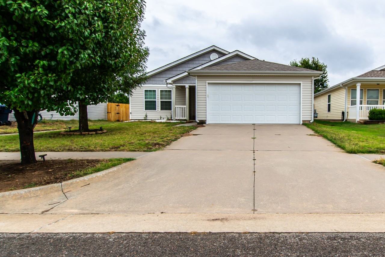 15316 Nightshade Dr - Photo 2 of 31