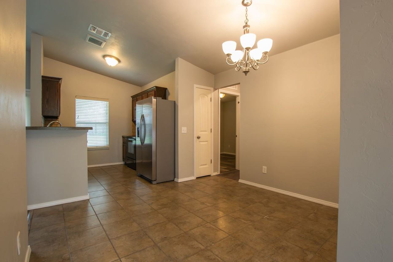 15316 Nightshade Dr - Photo 5 of 31
