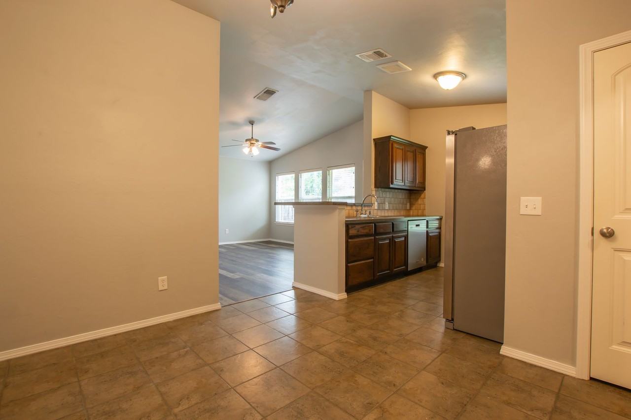15316 Nightshade Dr - Photo 6 of 31