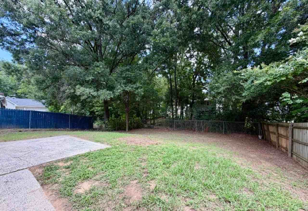 8231 Meadowdale Ln - Photo 3 of 17