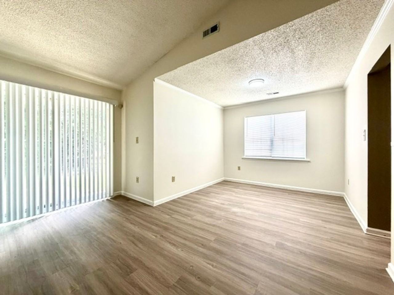 8231 Meadowdale Ln - Photo 7 of 17