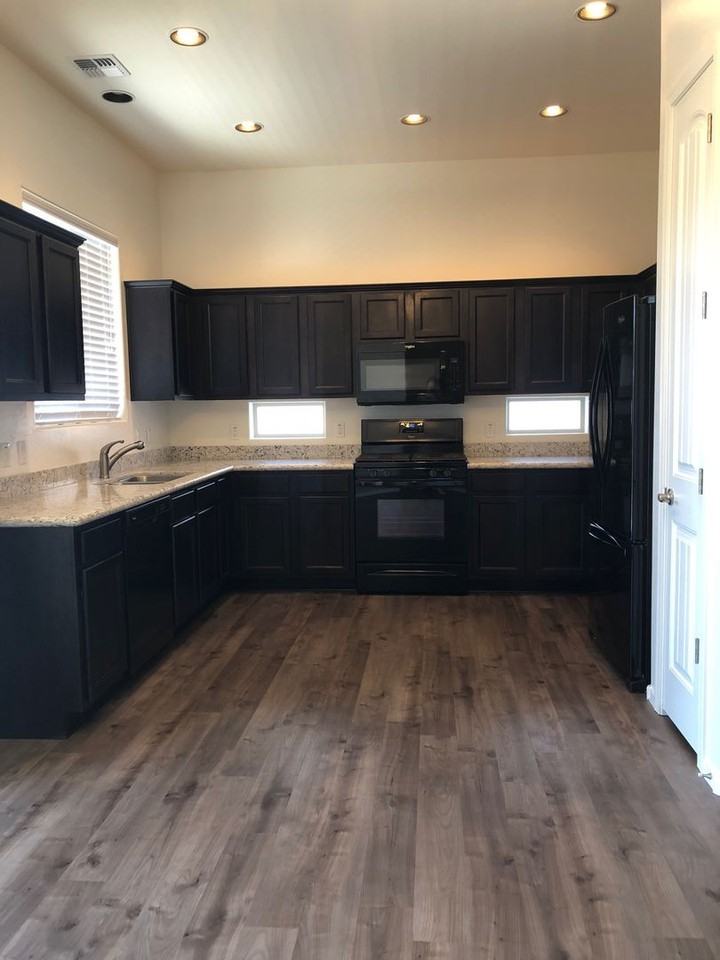 4668 N Salem Pl - Photo 3 of 18