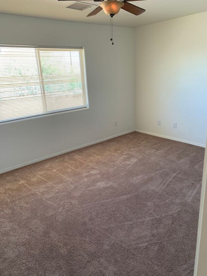 4552 E Ghost Rider Way - Photo 3 of 10