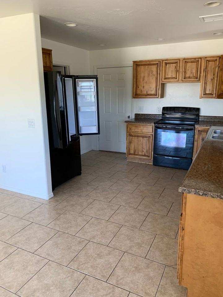 4552 E Ghost Rider Way - Photo 3 of 10
