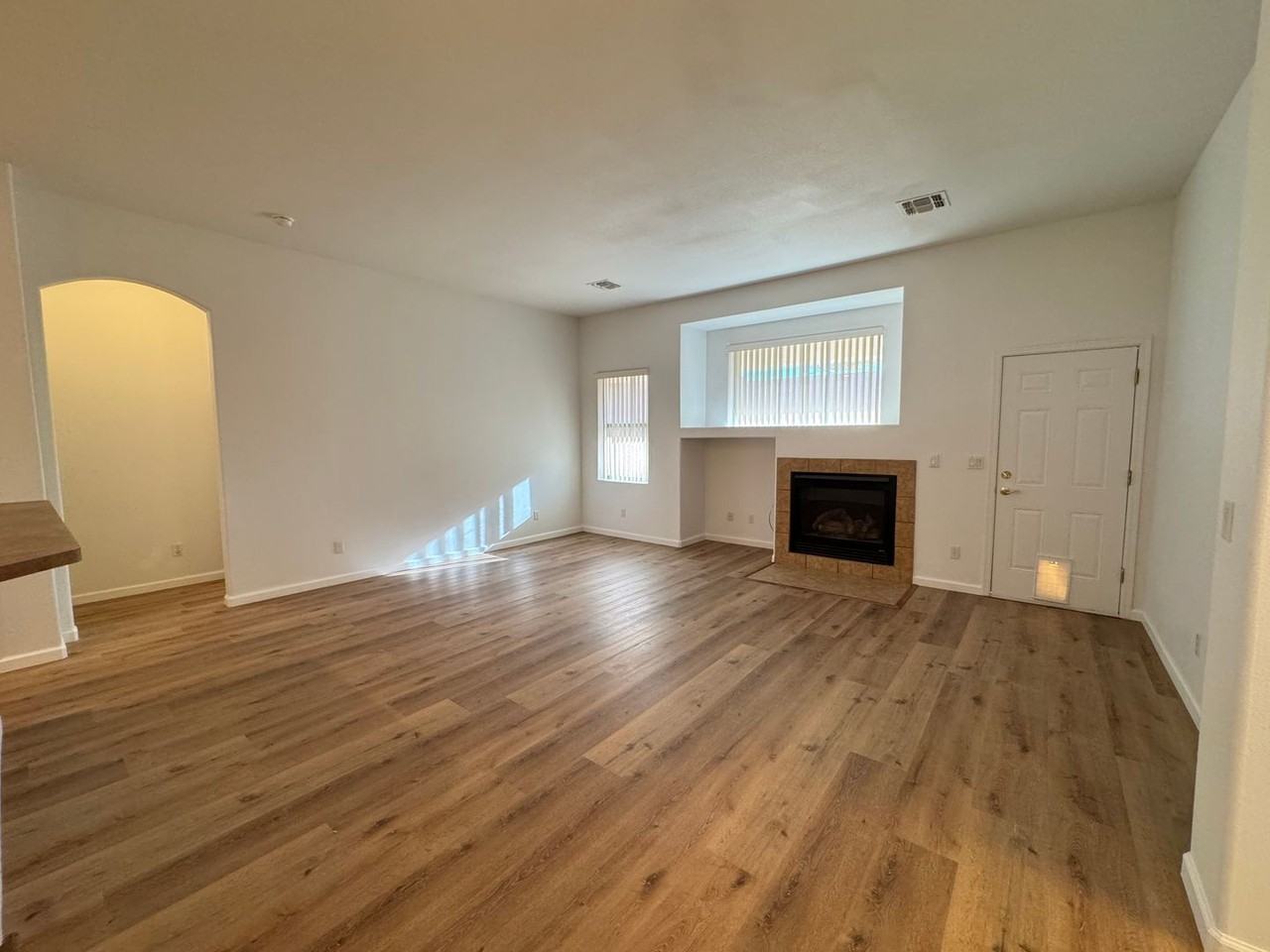 2772 Broadmoor Dr - Photo 3 of 35