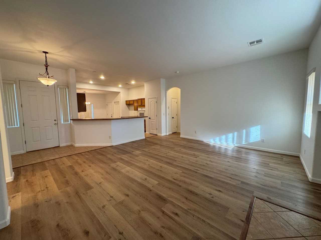 2772 Broadmoor Dr - Photo 4 of 35