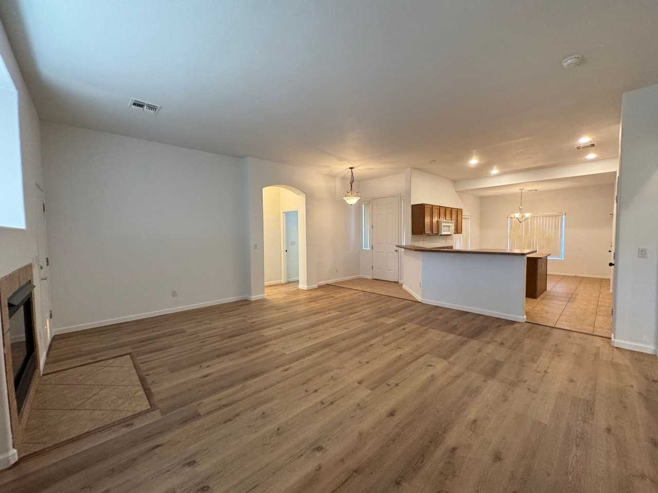 2772 Broadmoor Dr - Photo 5 of 35