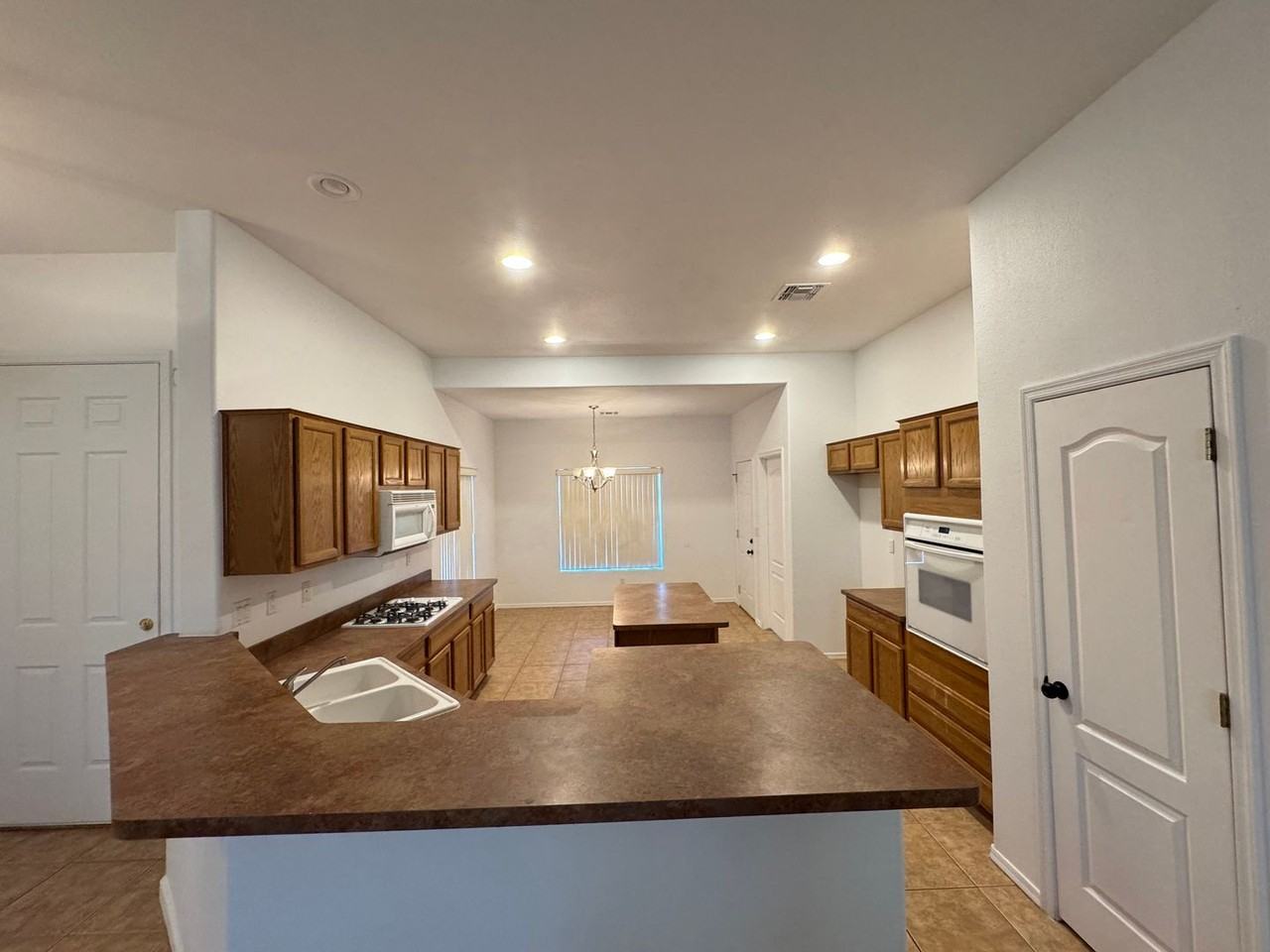 2772 Broadmoor Dr - Photo 7 of 35