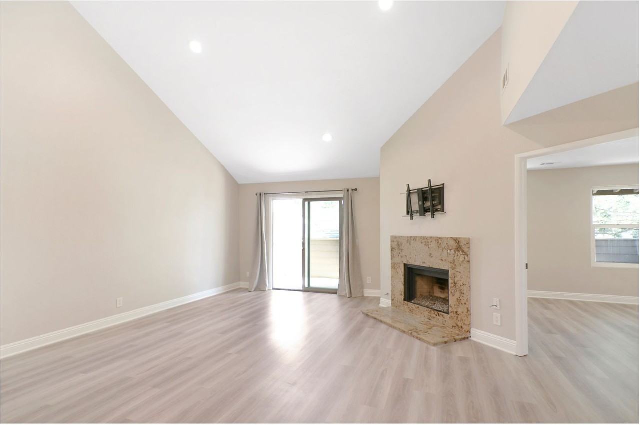 24368 Sage Ct - Photo 3 of 26