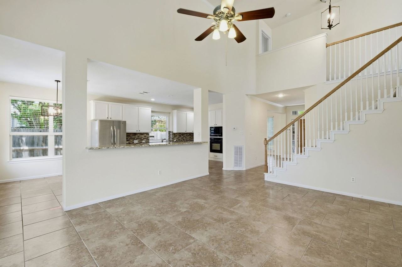2033 Creole Dr - Photo 3 of 19