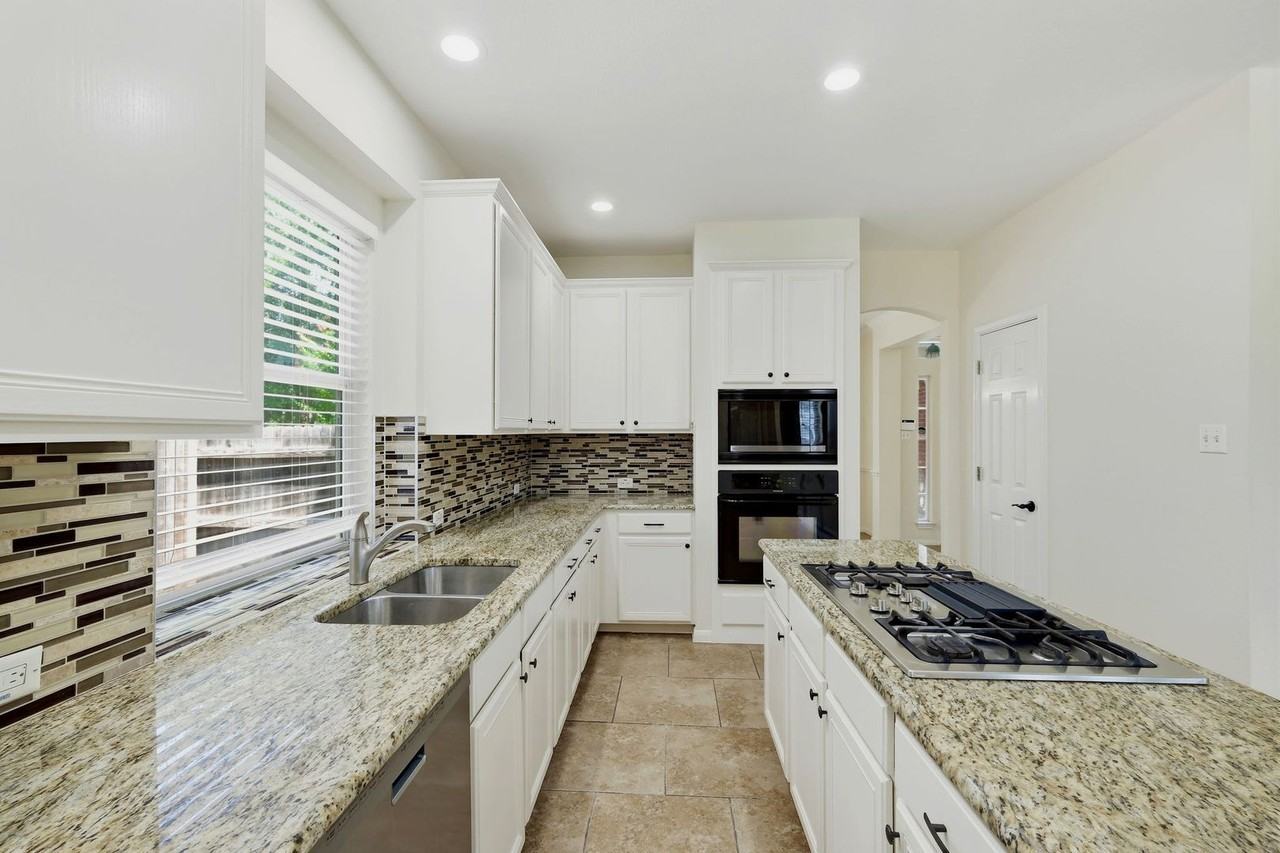 2033 Creole Dr - Photo 4 of 19