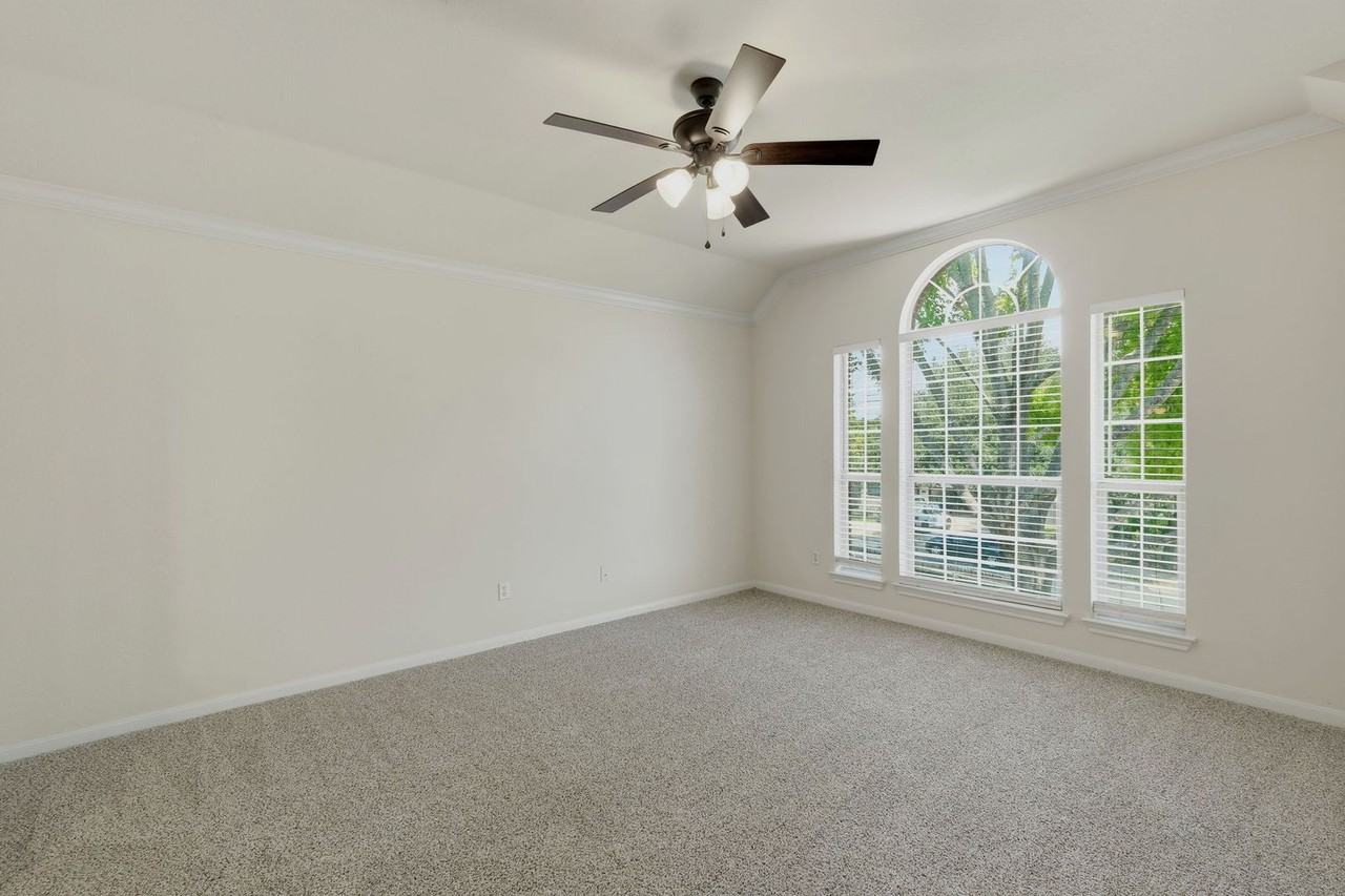 2033 Creole Dr - Photo 6 of 19