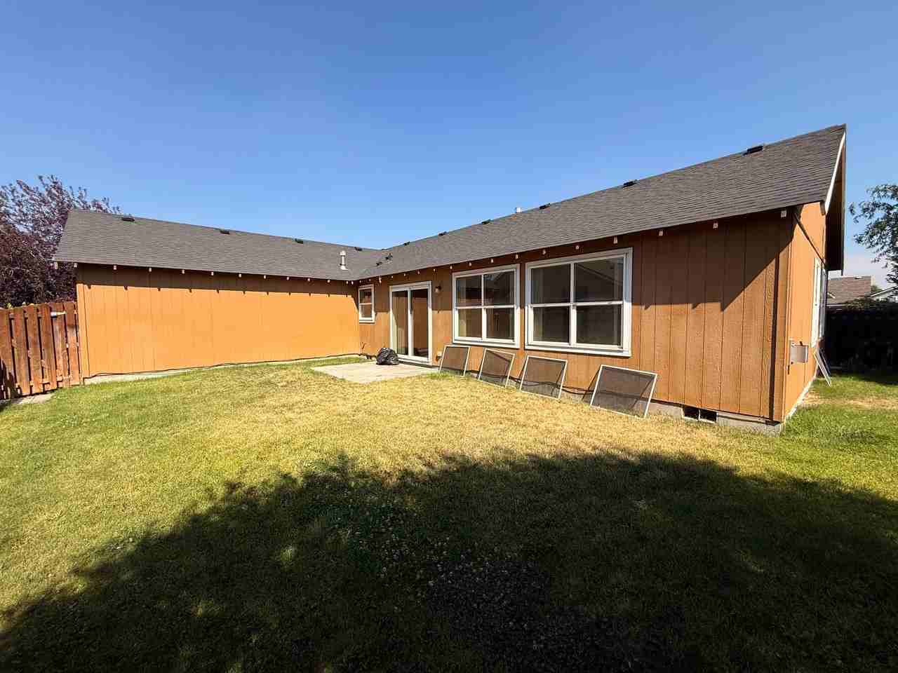 1126 Sw 33rd St - Photo 3 of 22