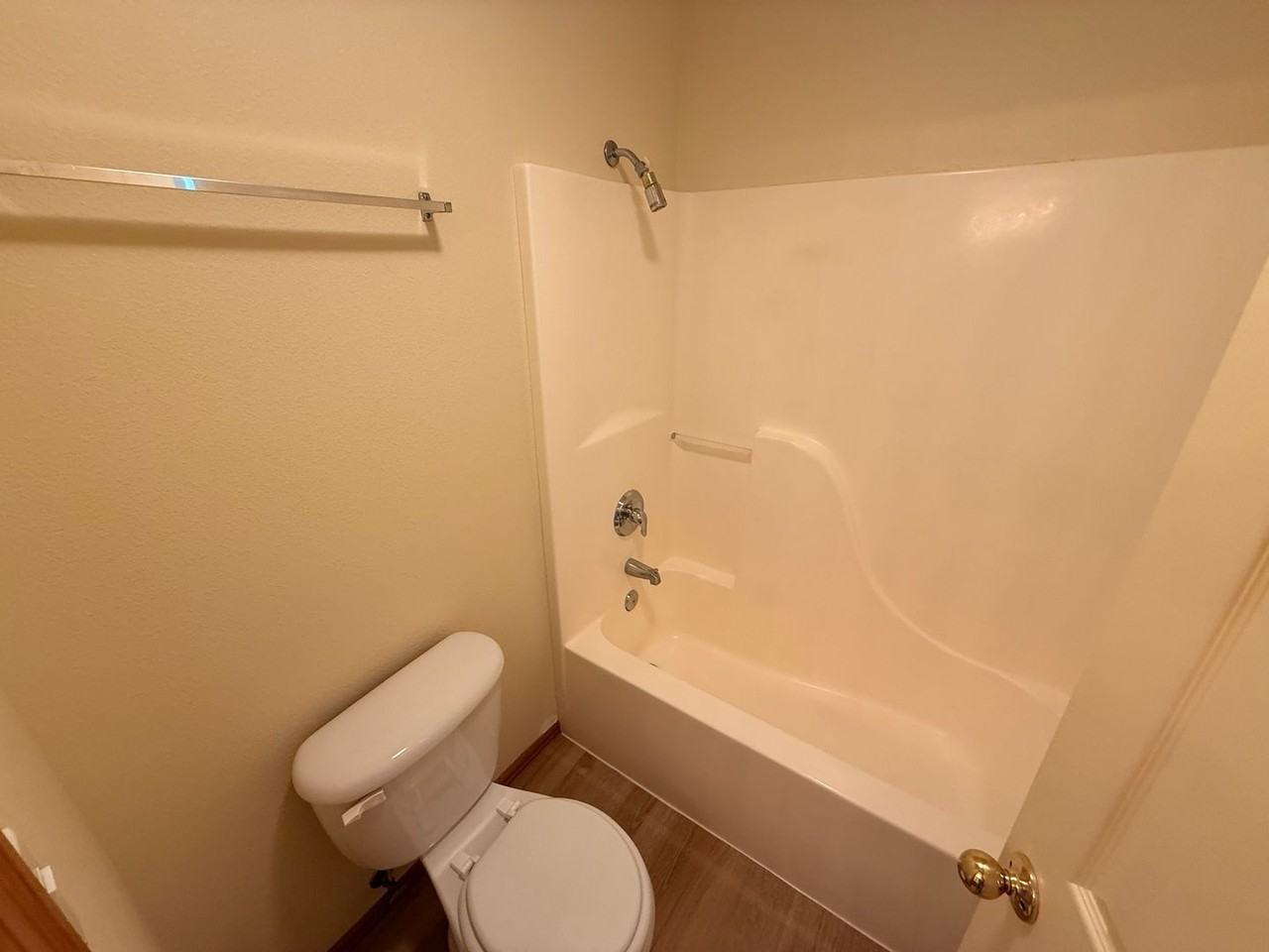 1126 Sw 33rd St - Photo 4 of 22