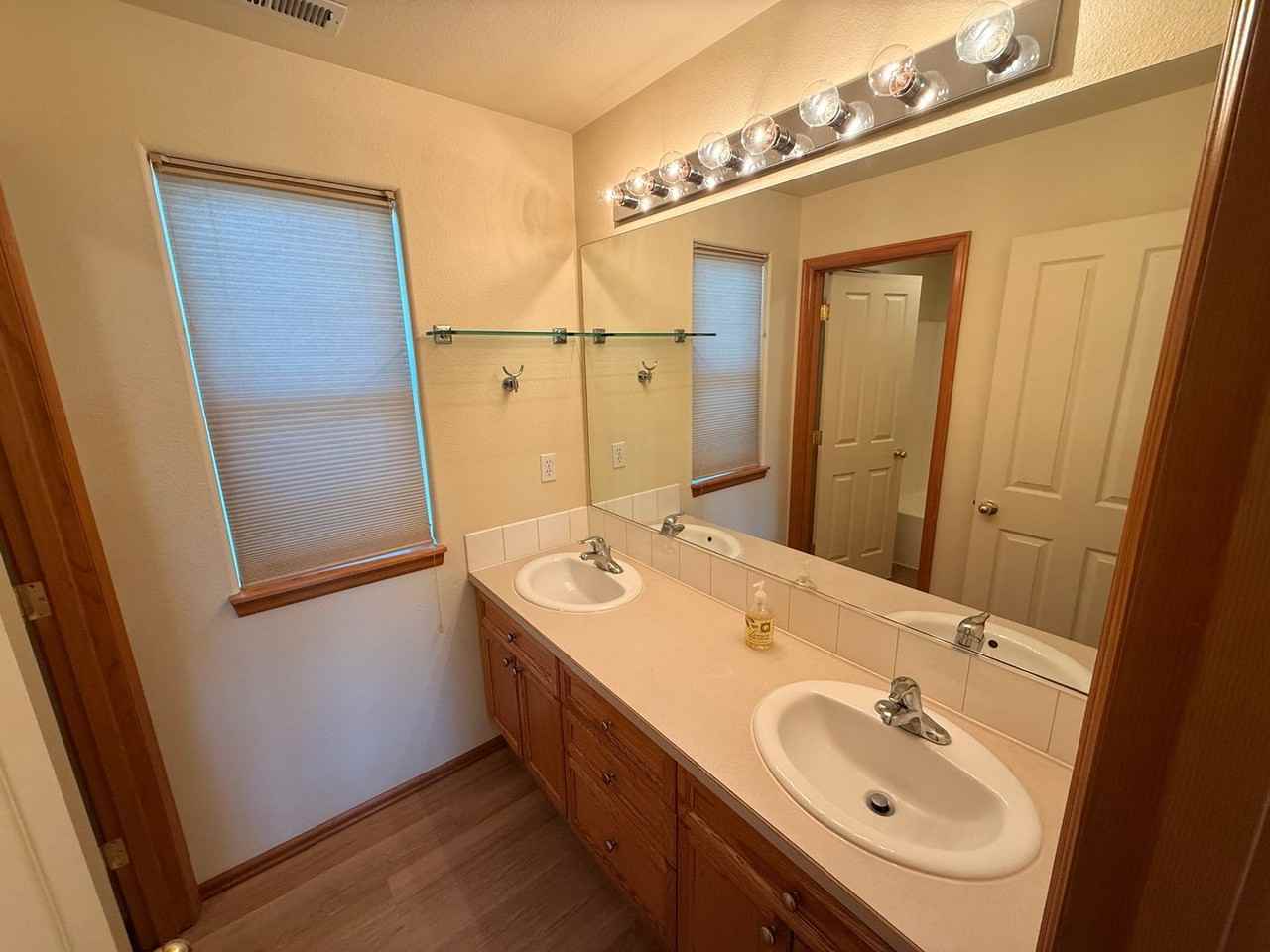 1126 Sw 33rd St - Photo 5 of 22