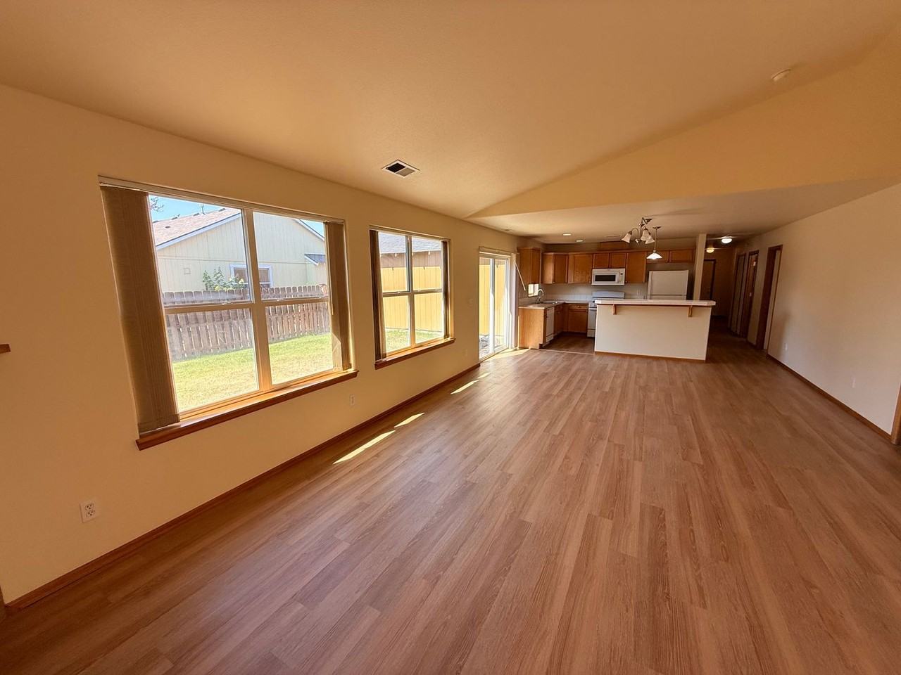 1126 Sw 33rd St - Photo 7 of 23