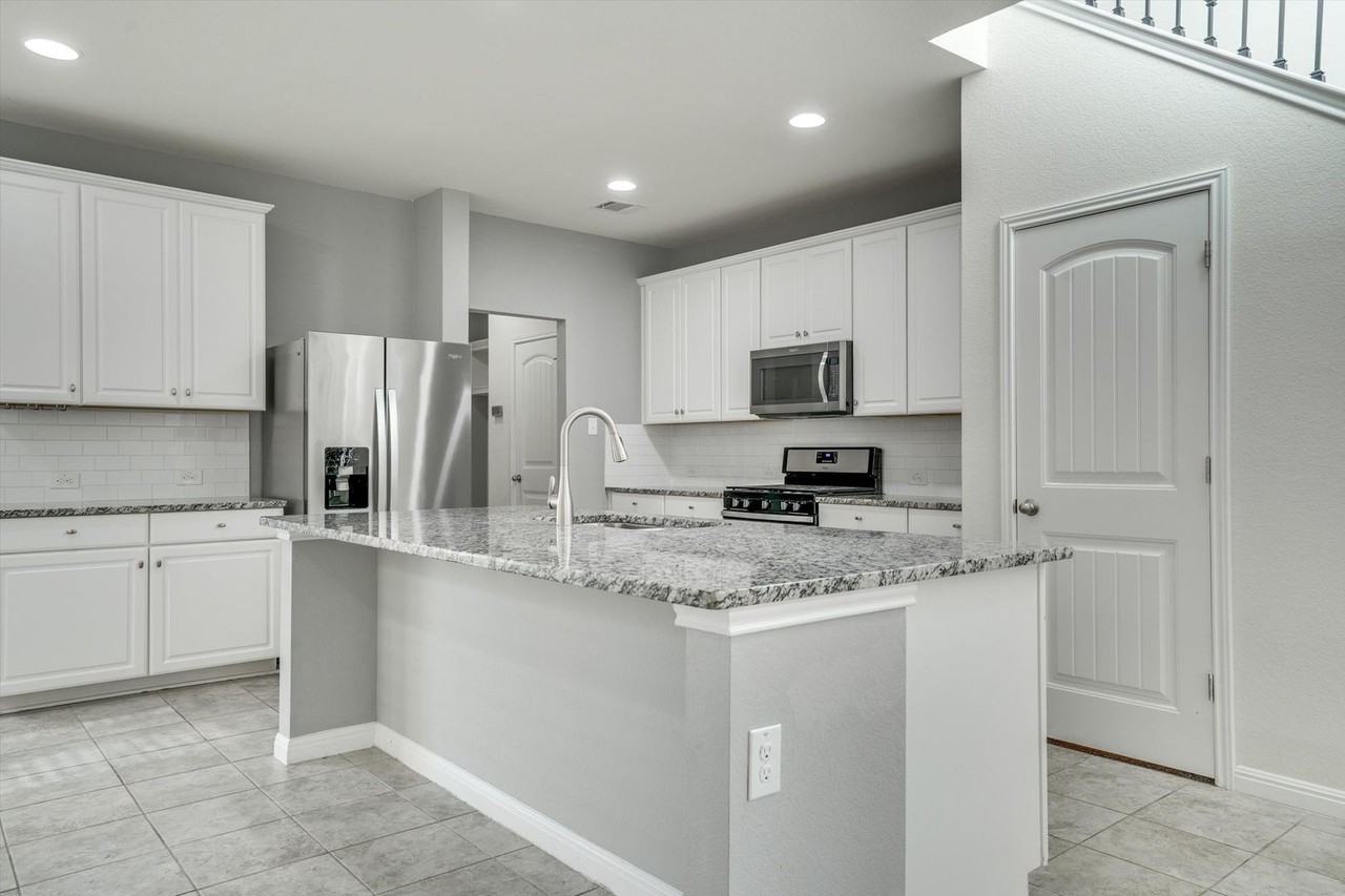 177 Diamond Point Dr - Photo 3 of 21