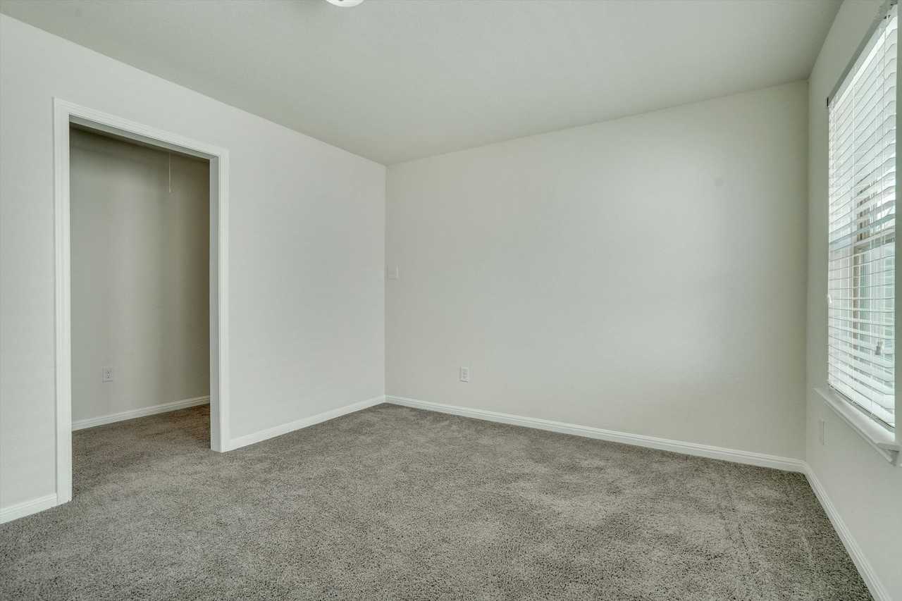 177 Diamond Point Dr - Photo 7 of 21