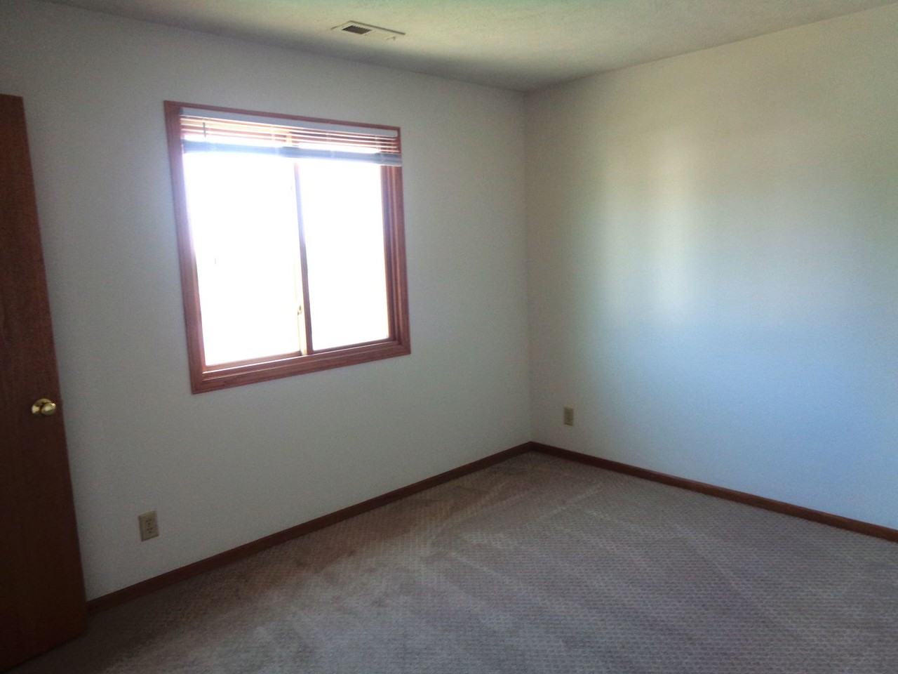 5418 W Redberry Ln - Photo 5 of 8