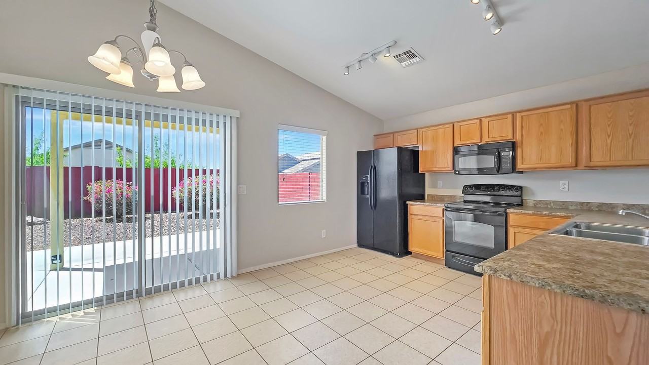 23827 W Yavapai St - Photo 5 of 21