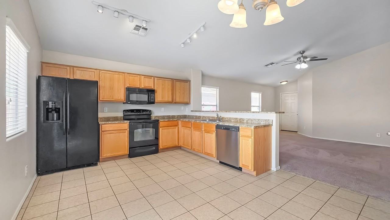23827 W Yavapai St - Photo 6 of 21