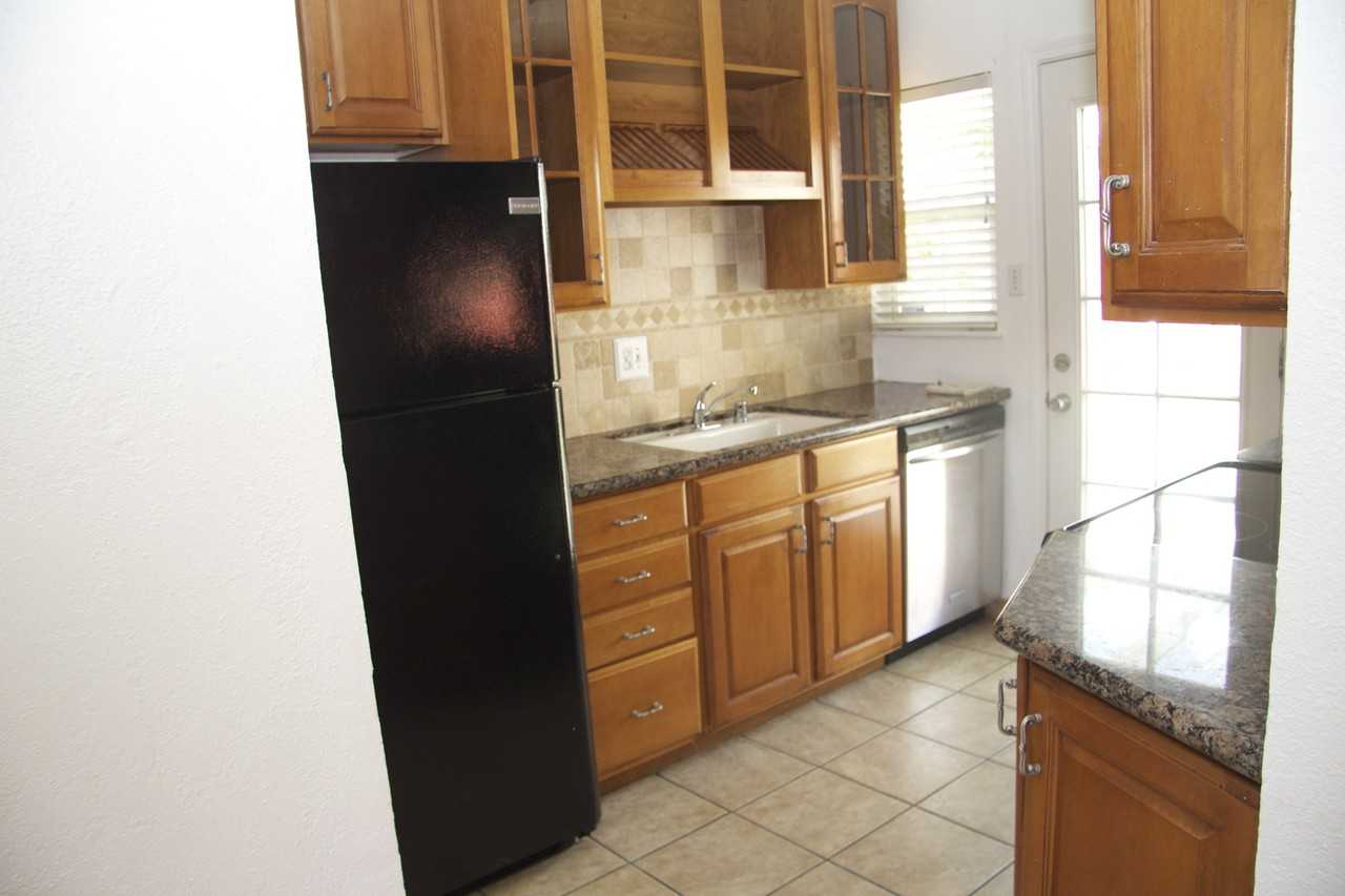 43293 Sweetwood St - Photo 3 of 10
