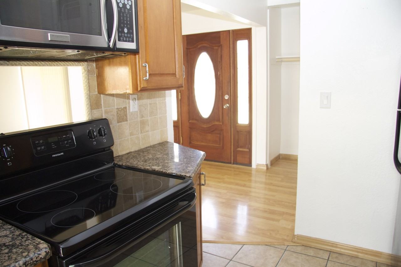 43293 Sweetwood St - Photo 5 of 10