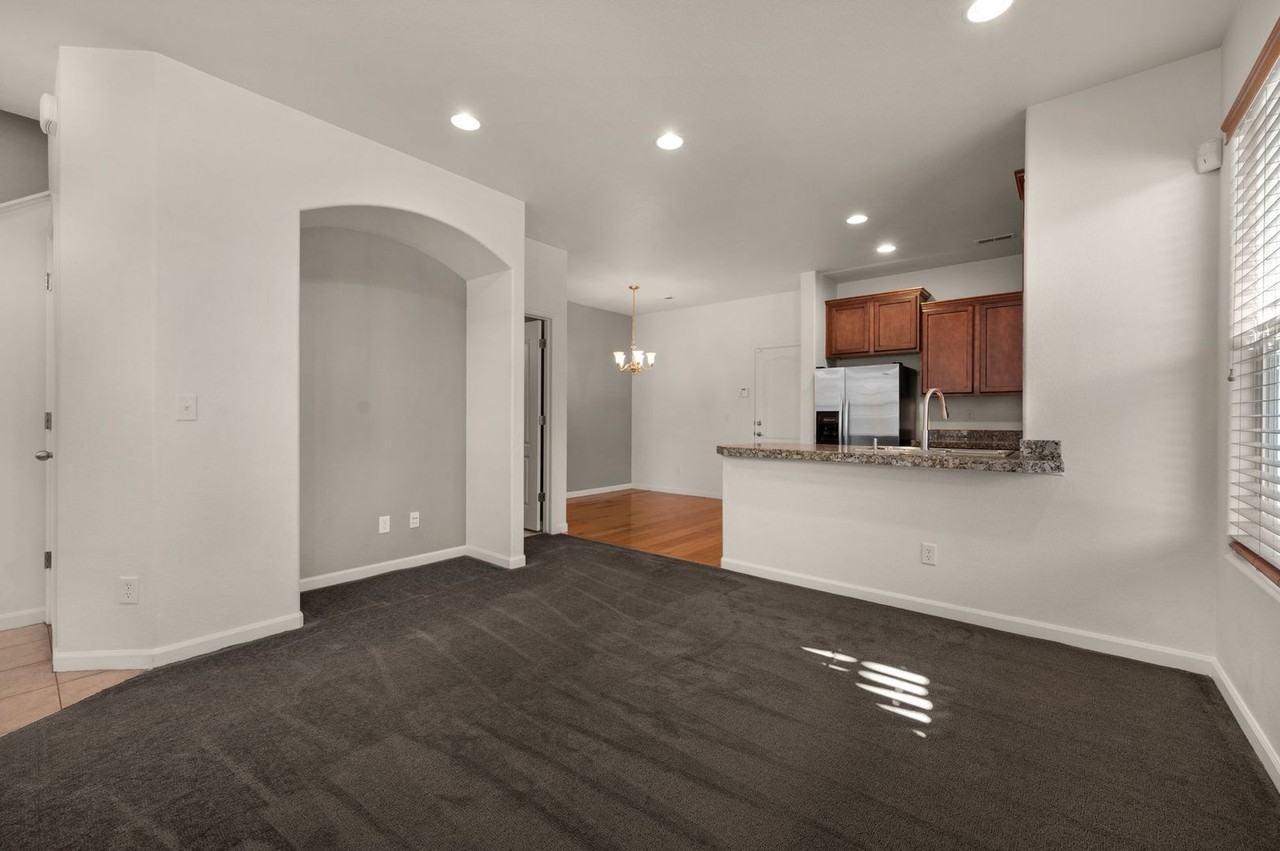 4723 Mossy Rock Grv - Photo 6 of 31