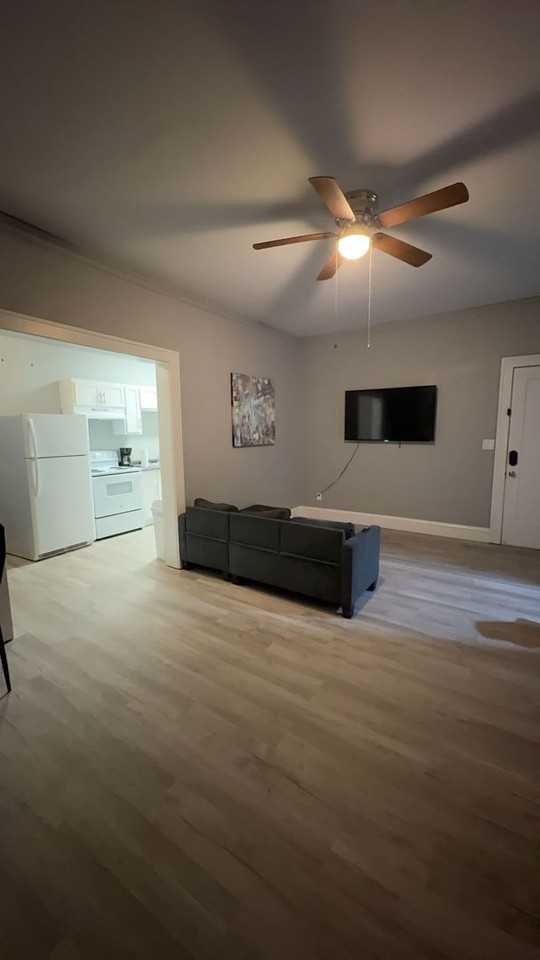 1201 E Broadway Ave #E - Photo 4 of 7