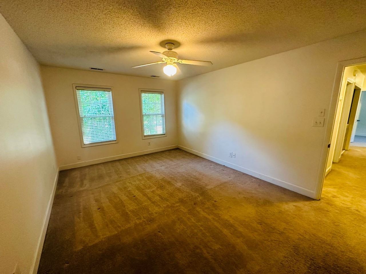 4919 Sarah Hall Ln - Photo 7 of 20