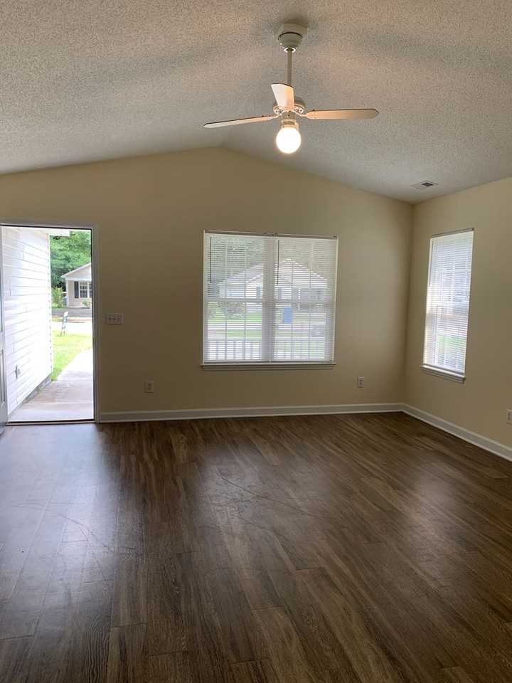 314 Hillsdale Dr - Photo 3 of 20