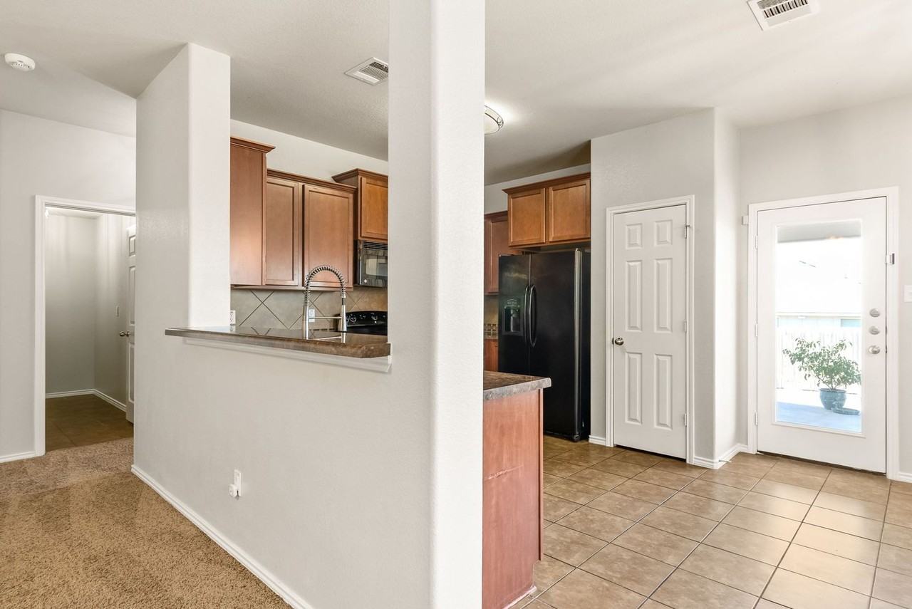 9510 Shimla Dr - Photo 5 of 15