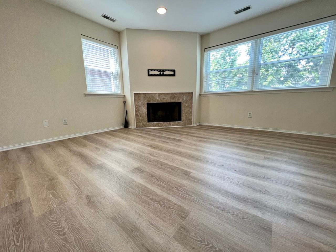 237 Montgomery Ave #2N - Photo 4 of 13