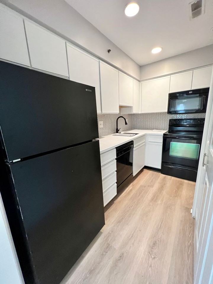 237 Montgomery Ave #2N - Photo 7 of 13
