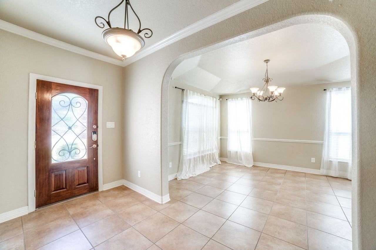 12602 Emmett Grv - Photo 4 of 28