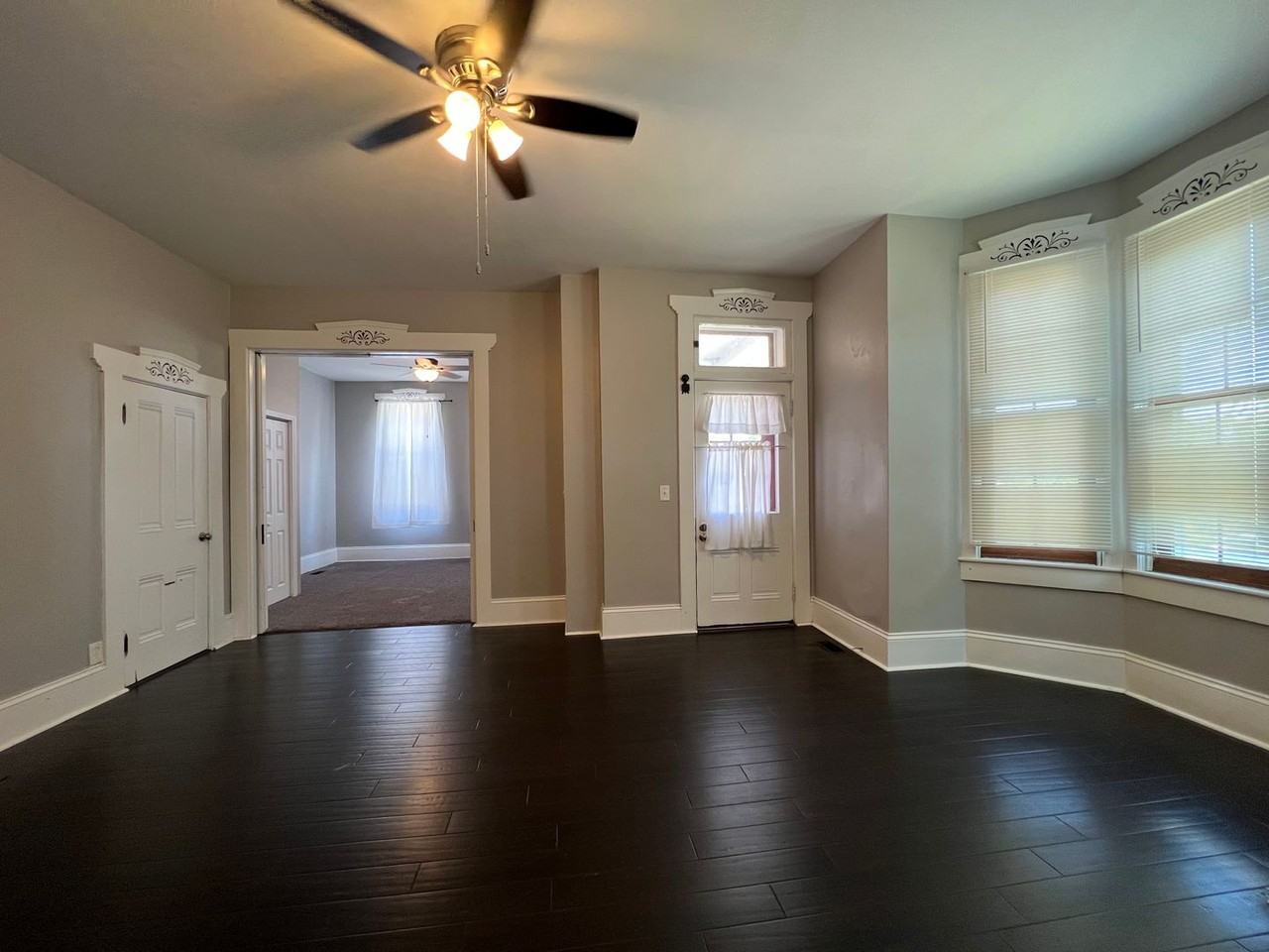 1326 Oak St - Photo 2 of 10