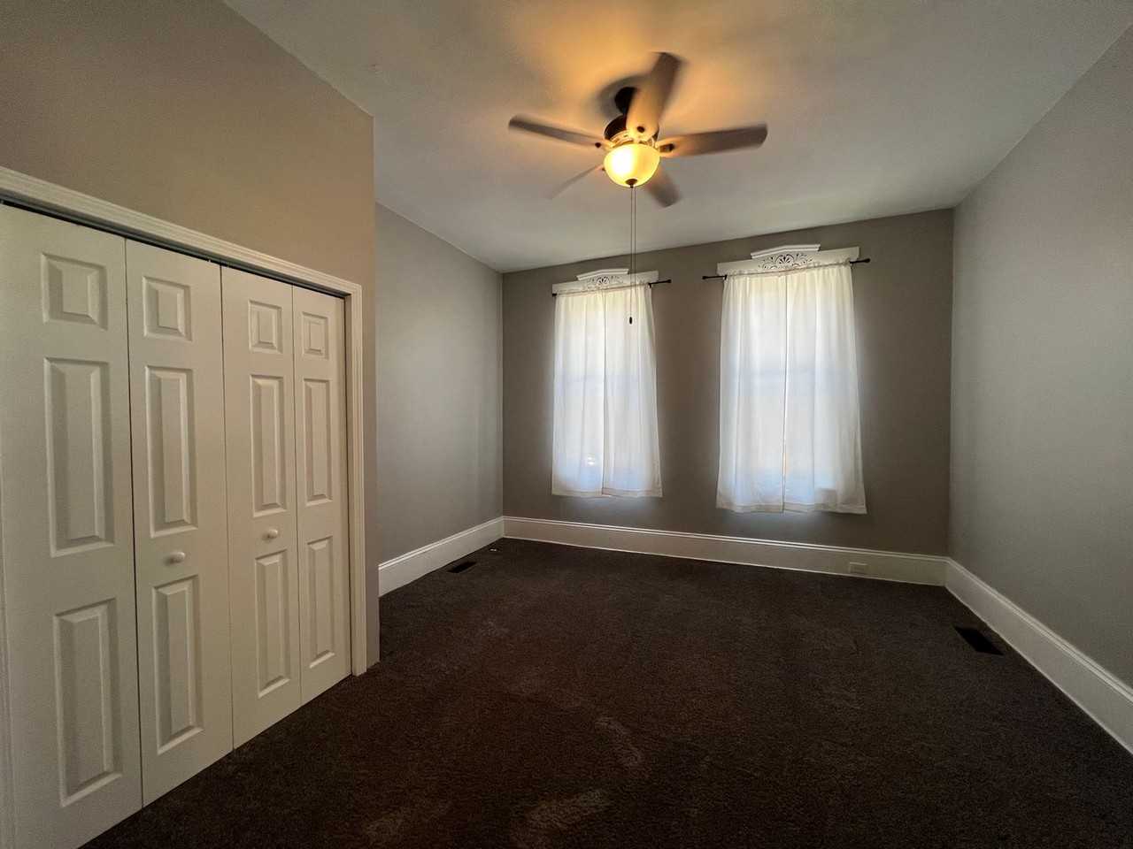 1326 Oak St - Photo 3 of 10